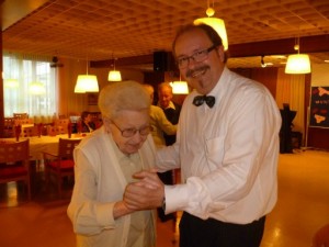 Pensionistenklub mit Partydancer
